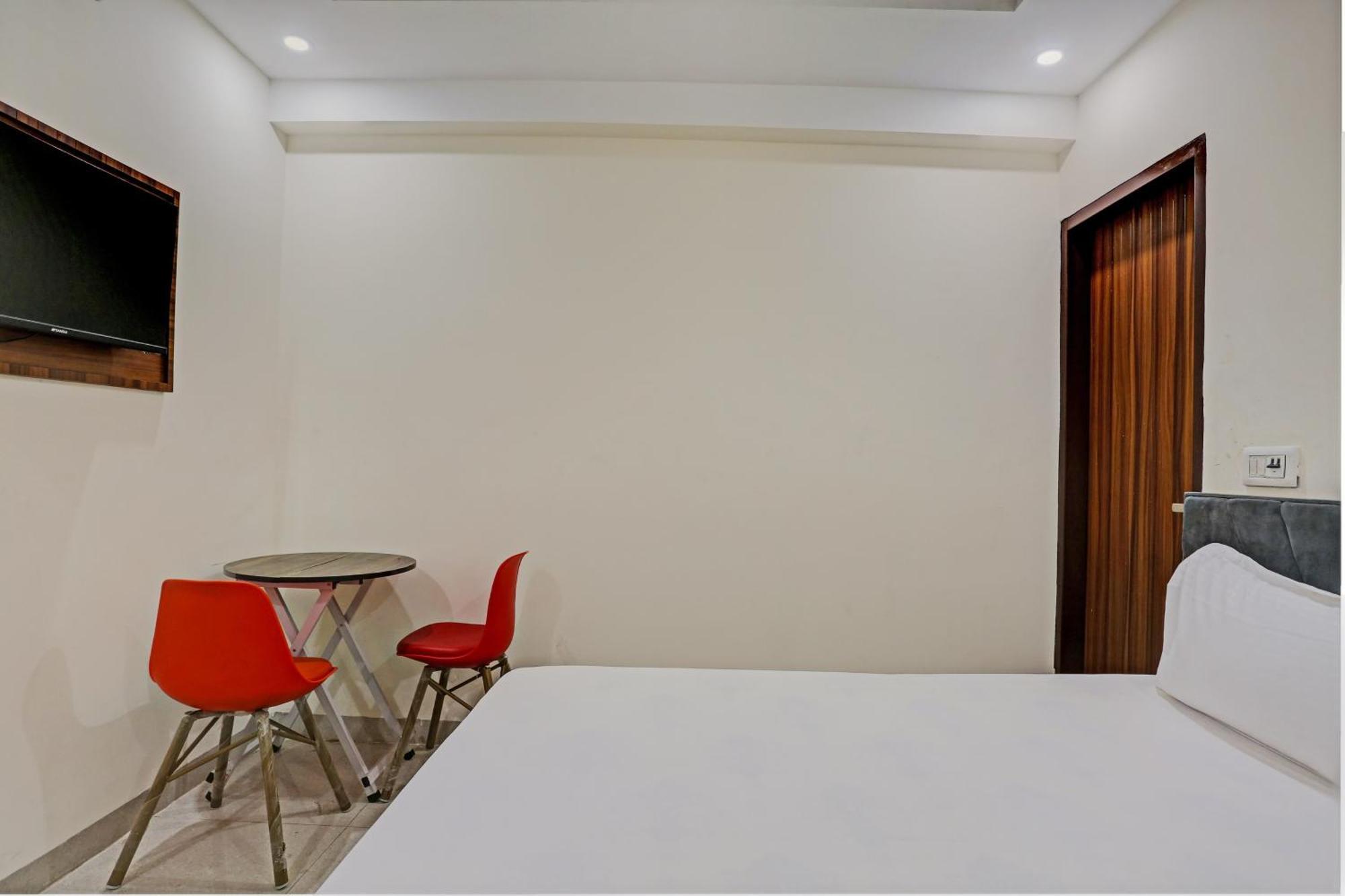 Hotel O Tree House New Delhi Exterior photo