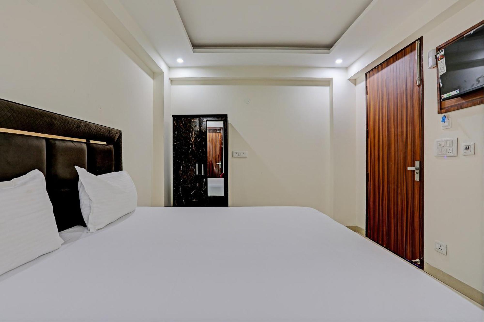 Hotel O Tree House New Delhi Exterior photo